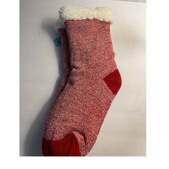 Muk Luks NWT Red Cabin Slipper Socks Infused with Shea Butter Size S/M (6-8) - Picture 3 of 5